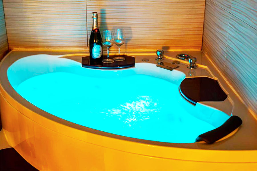 Hotel con Jacuzzi in Camera a Cagliari Hotel con Jacuzzi in Camera