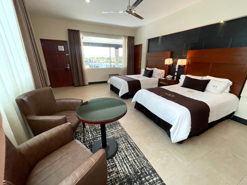 Hotel Ecce Inn Silao Habitación Jr suite con 2 camas matri