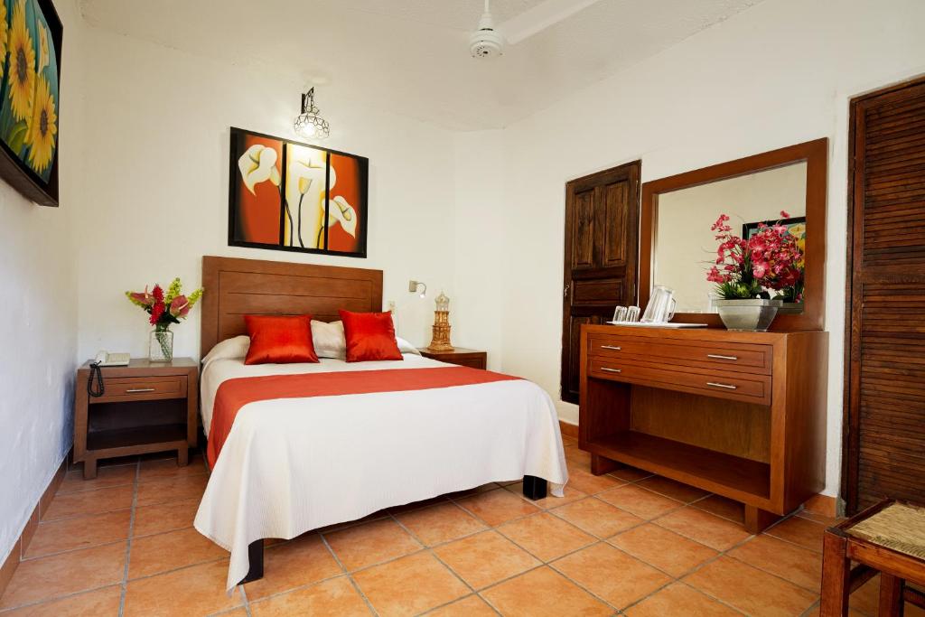 Room Double Room (Queen size or King size bed) Hotel Posada de Roger