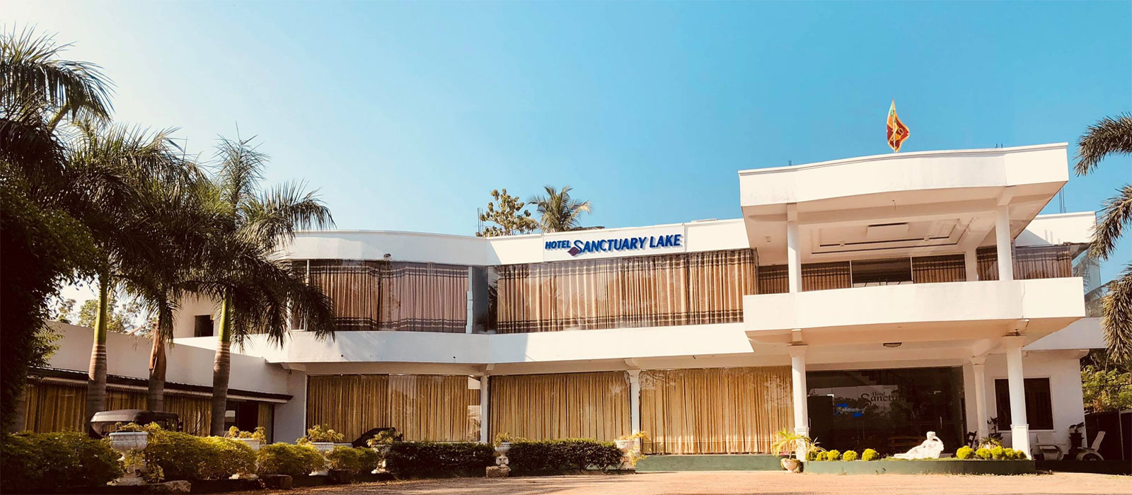 Hotel Sanctuary Lake Wedding Halls in Kurunegala