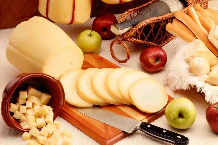 What Cheese Goes With French Onion Soup 7 Amazing Combinations