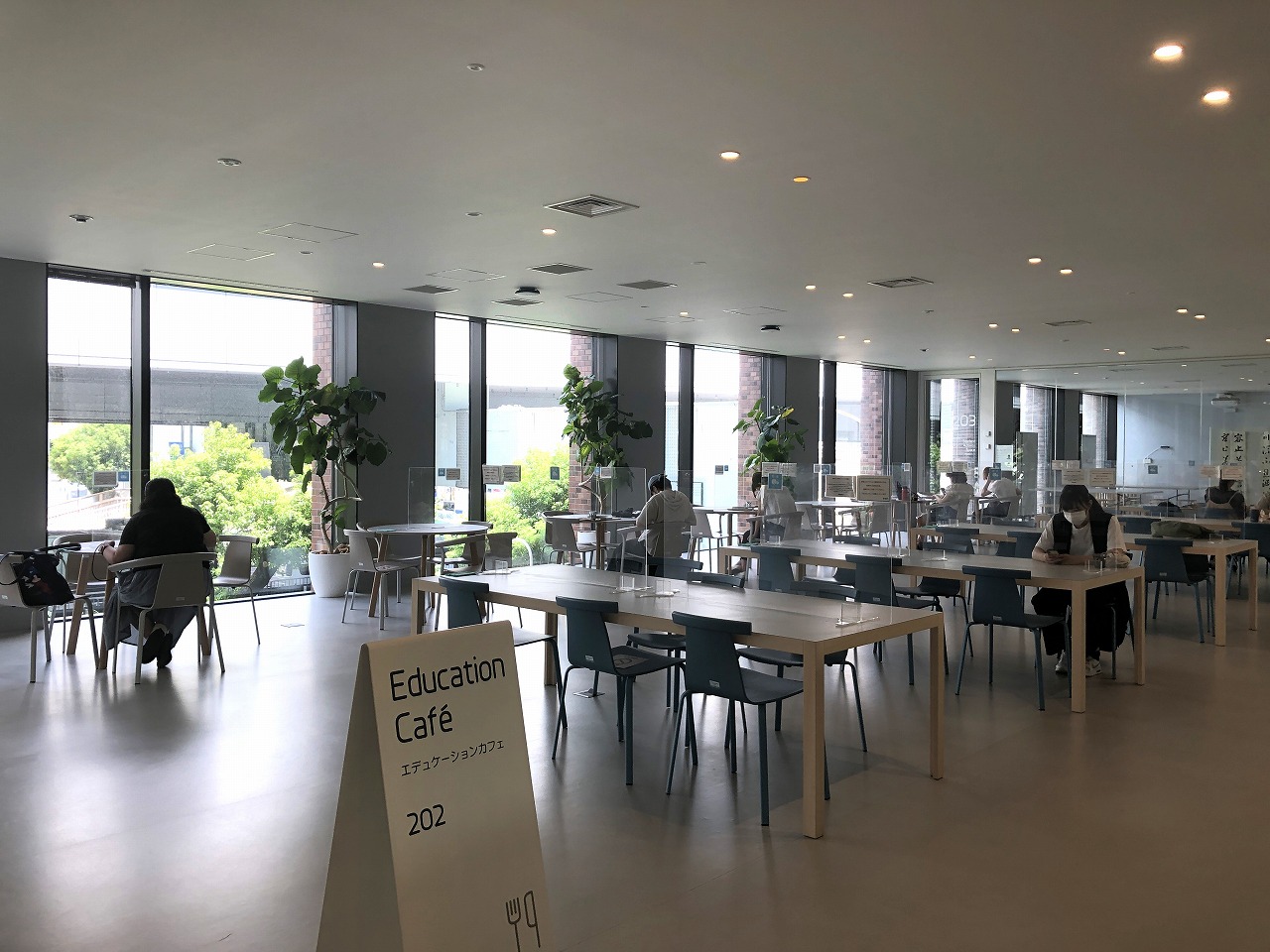 ヘルシーなランチやドリンクが楽しめるイマドキなお洒落カフェ、武庫川女子大学「ENSEMBLE」 | ほとんど0円大学