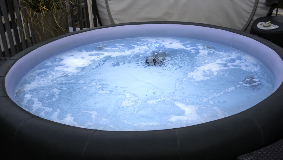 Do Inflatable Hot Tubs Have Seats? Hot Tub Insight