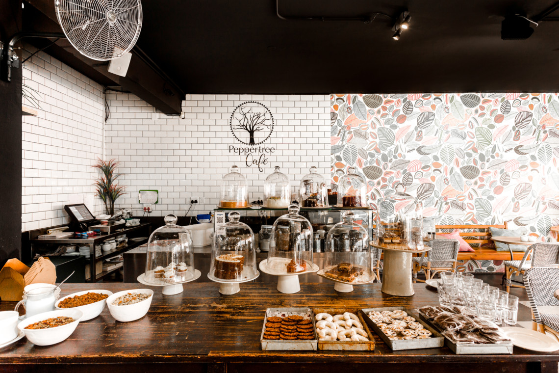 Coffee shop and gourmet food store Hourspace