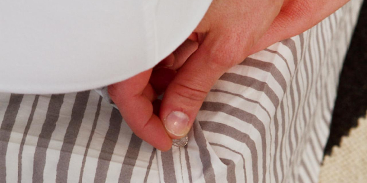 How To Keep A Bed Skirt In Place 6 Methods House2Keep