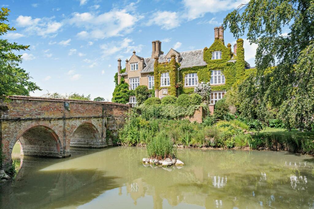 Stanfield Hall A Beautiful Home With A Dark History!