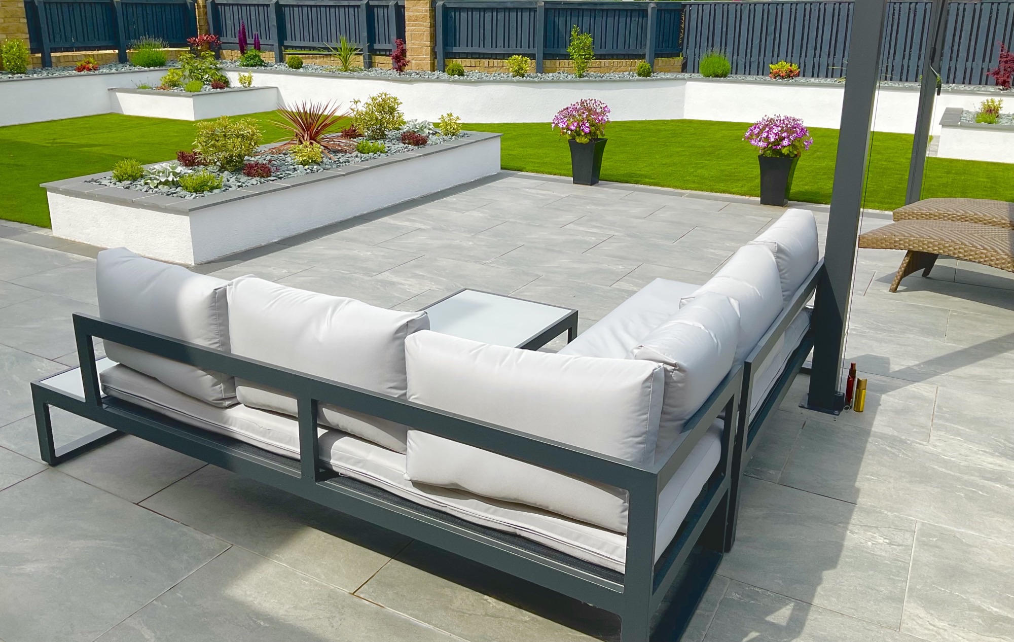 An attractive large garden design with exquisite planting House Designer