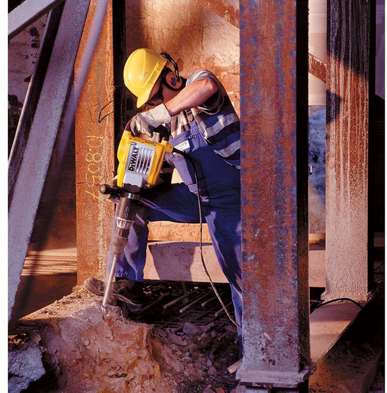 6 Best Demolition Hammers For Tile Removal [Reviews 2021 ] House Grail