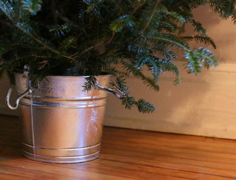 25 DIY Christmas Tree Stands Plans You Can Make Today (With Pictures