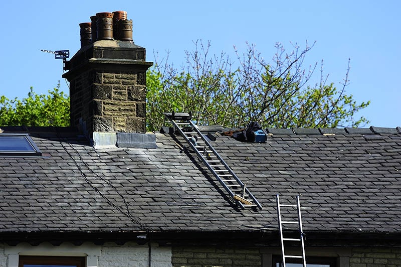 How to Put a Ladder on a Sloped Roof (9 Expert Tips) | House Grail