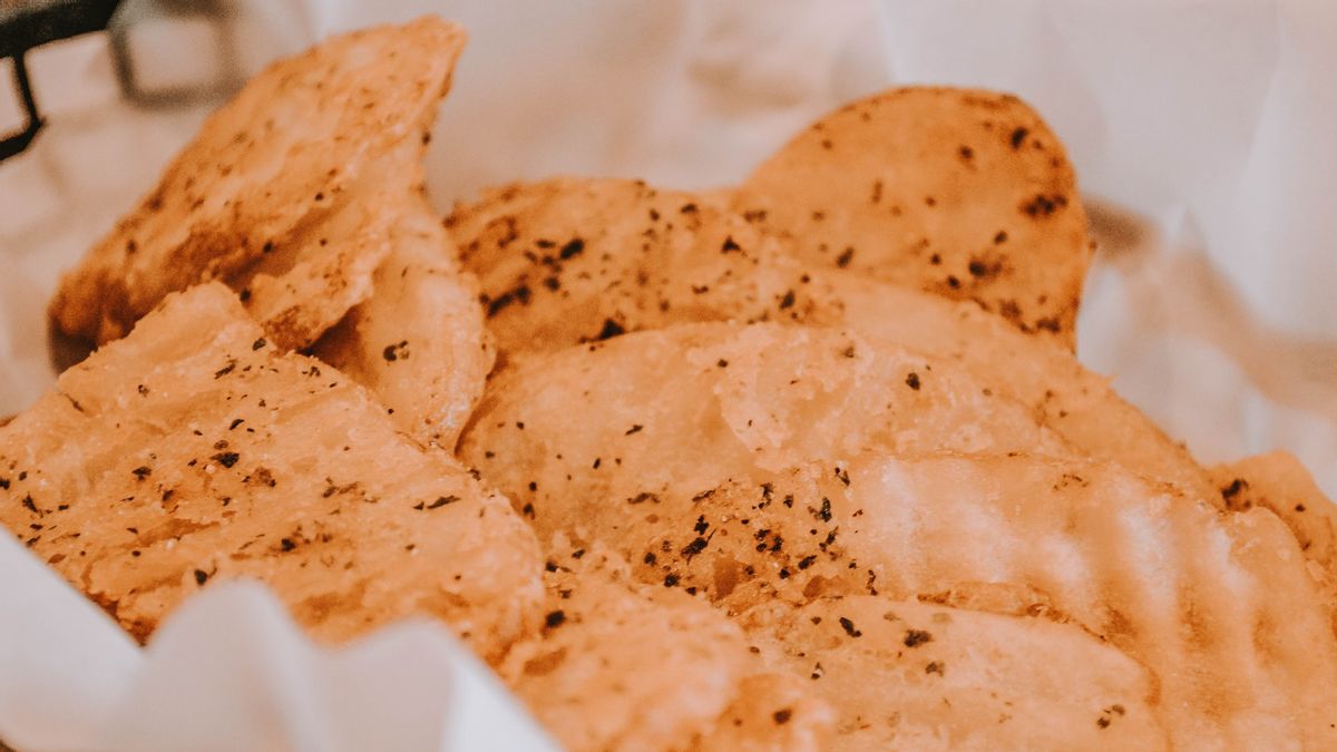 What happens if you eat expired chips House Integrals