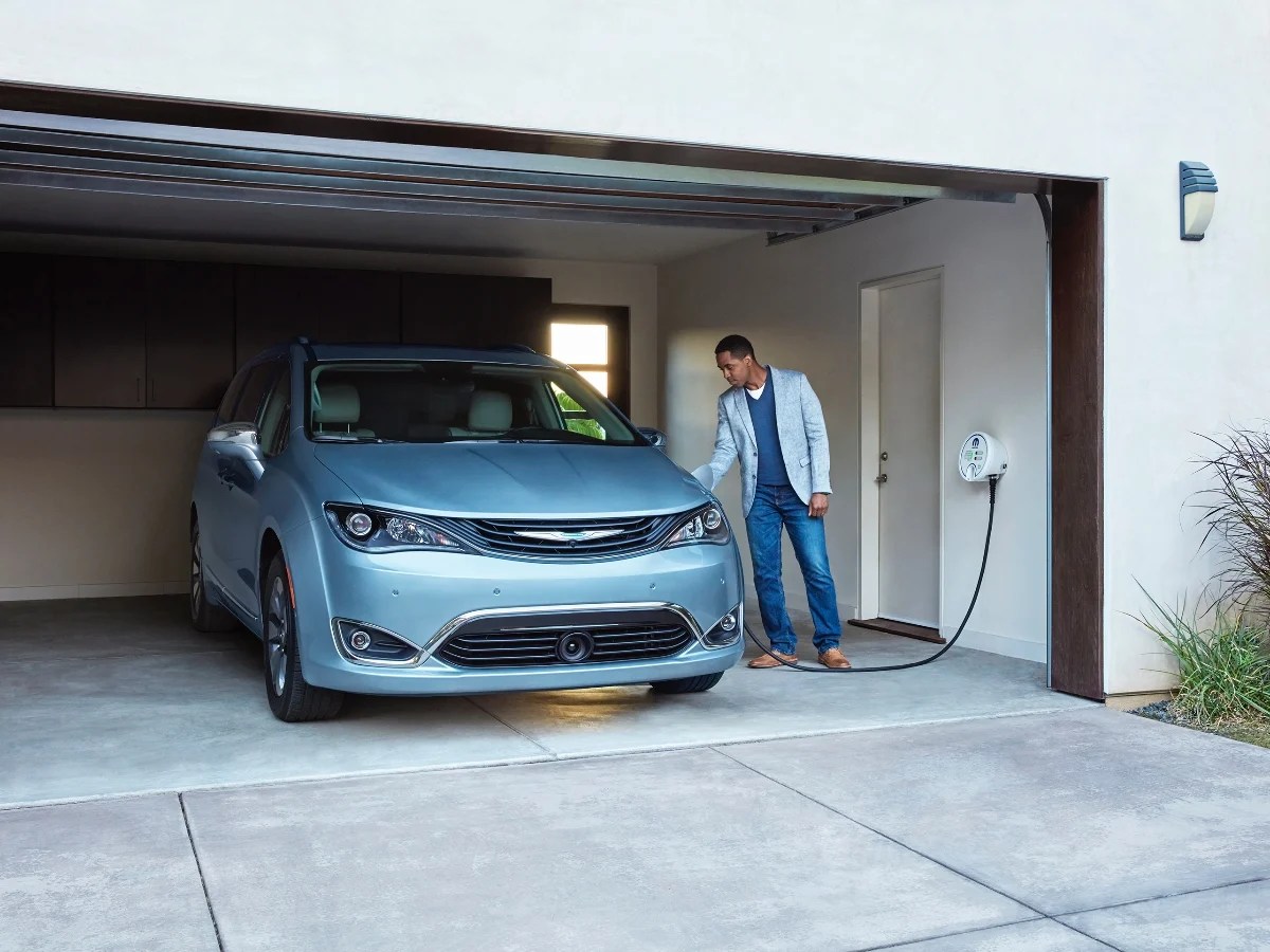 A Simplified Guide to Electric Vehicles and Home Charging Stations