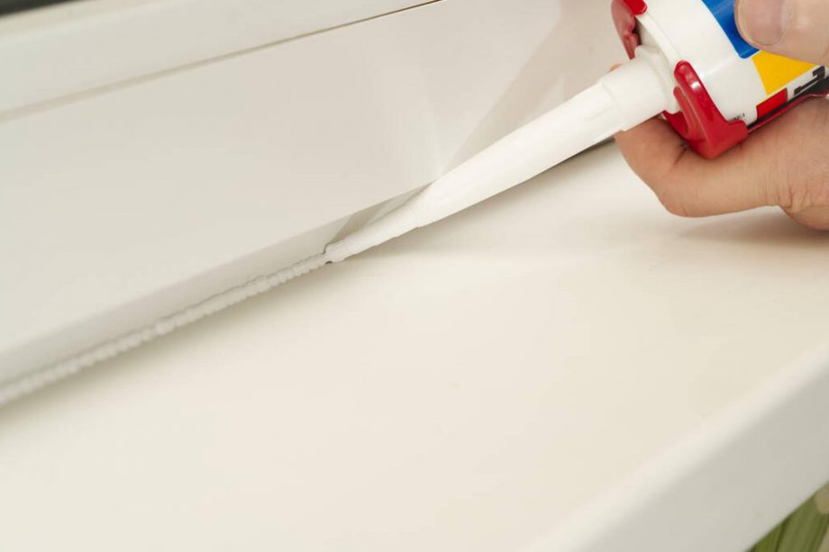 How Long Should Paint Dry Before Applying Polyurethane?