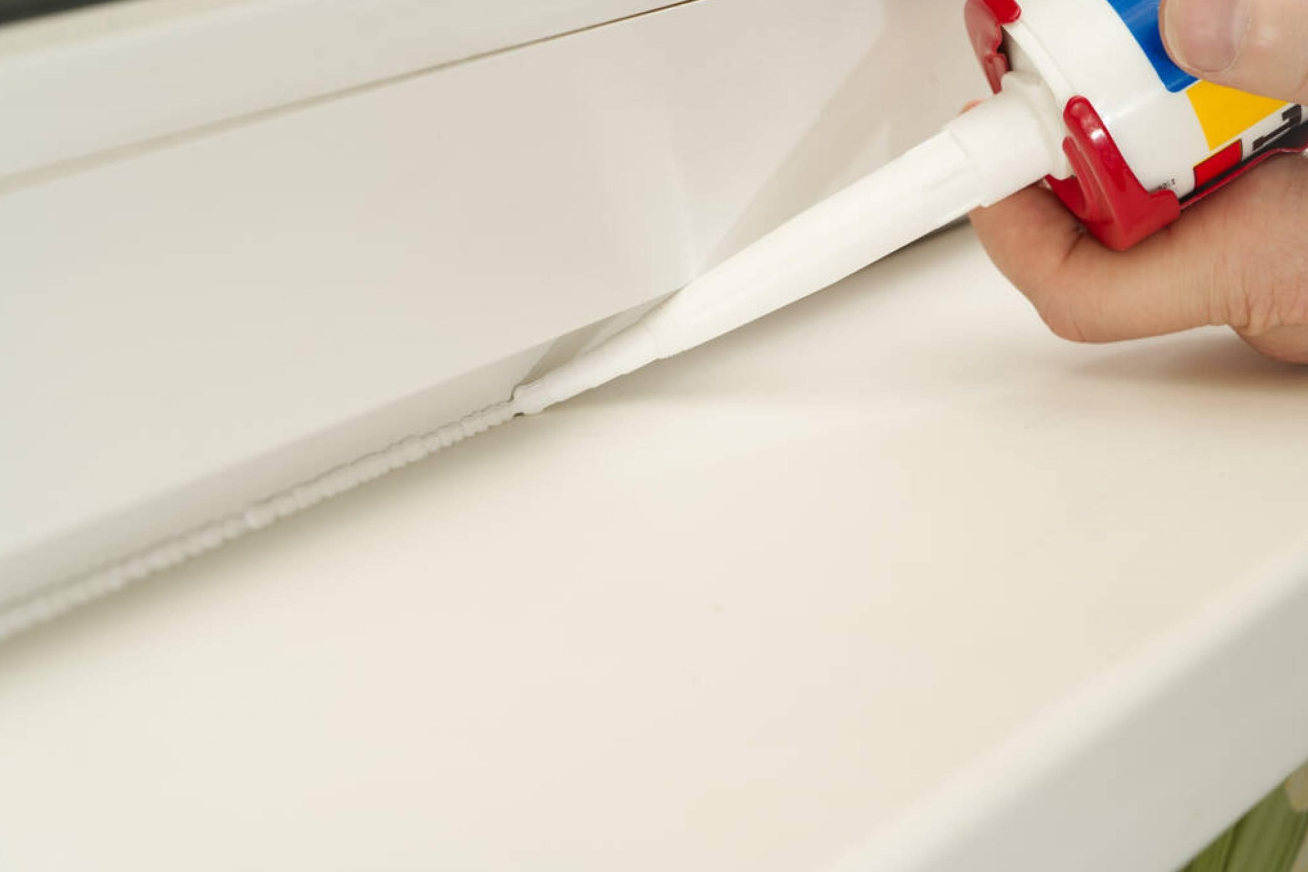 How Long Should Paint Dry Before Applying Polyurethane?