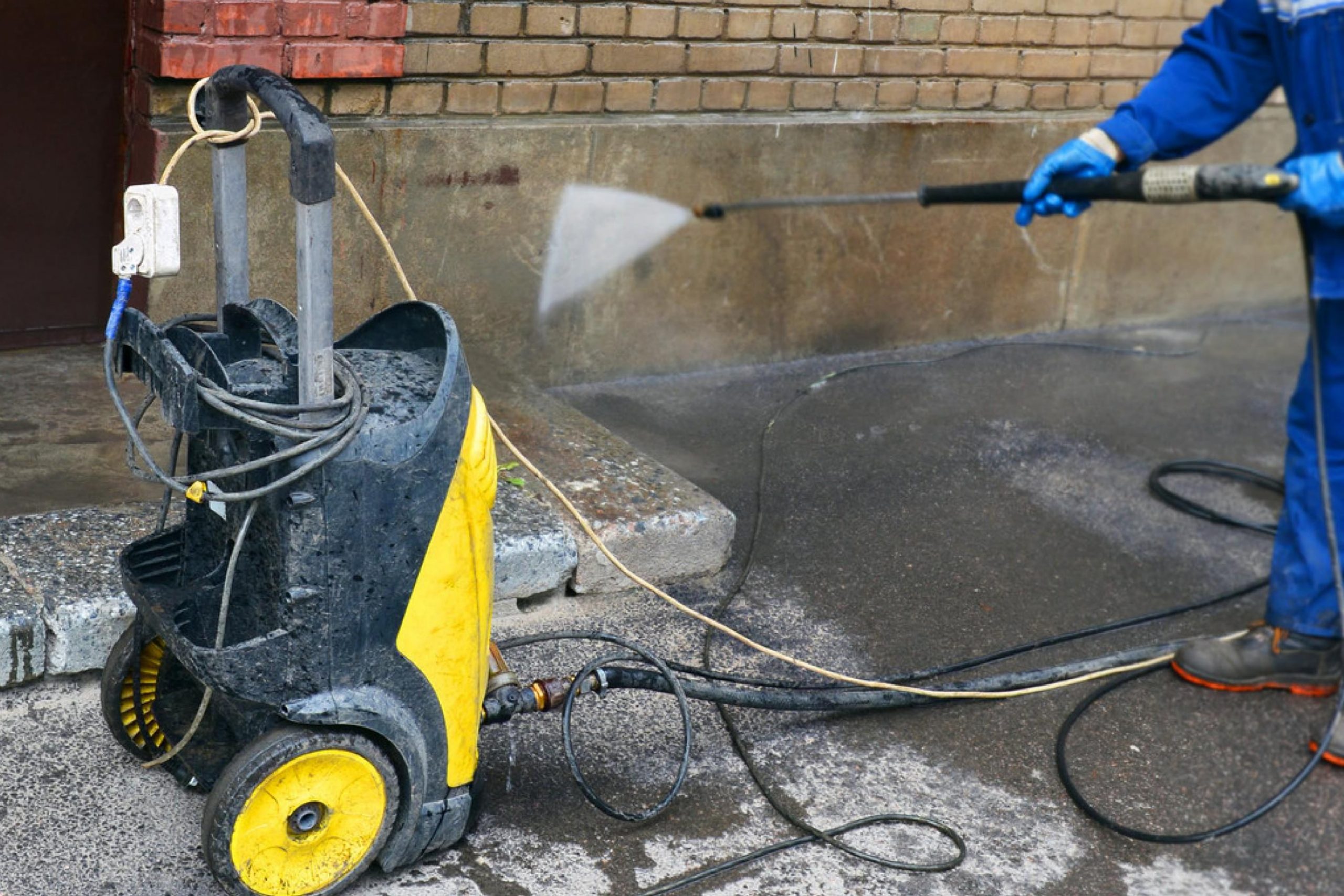 How to Get Spray Paint Off Brickwork? Housekeepingbay