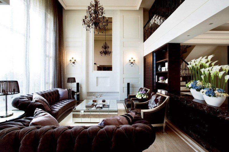 20 Beautiful Living Rooms With Mirrored Furniture