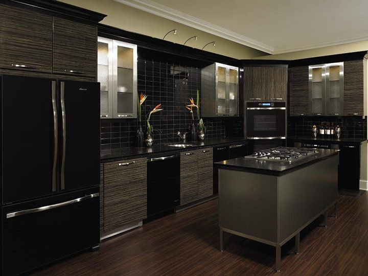 20 Stunning Black Kitchen Designs