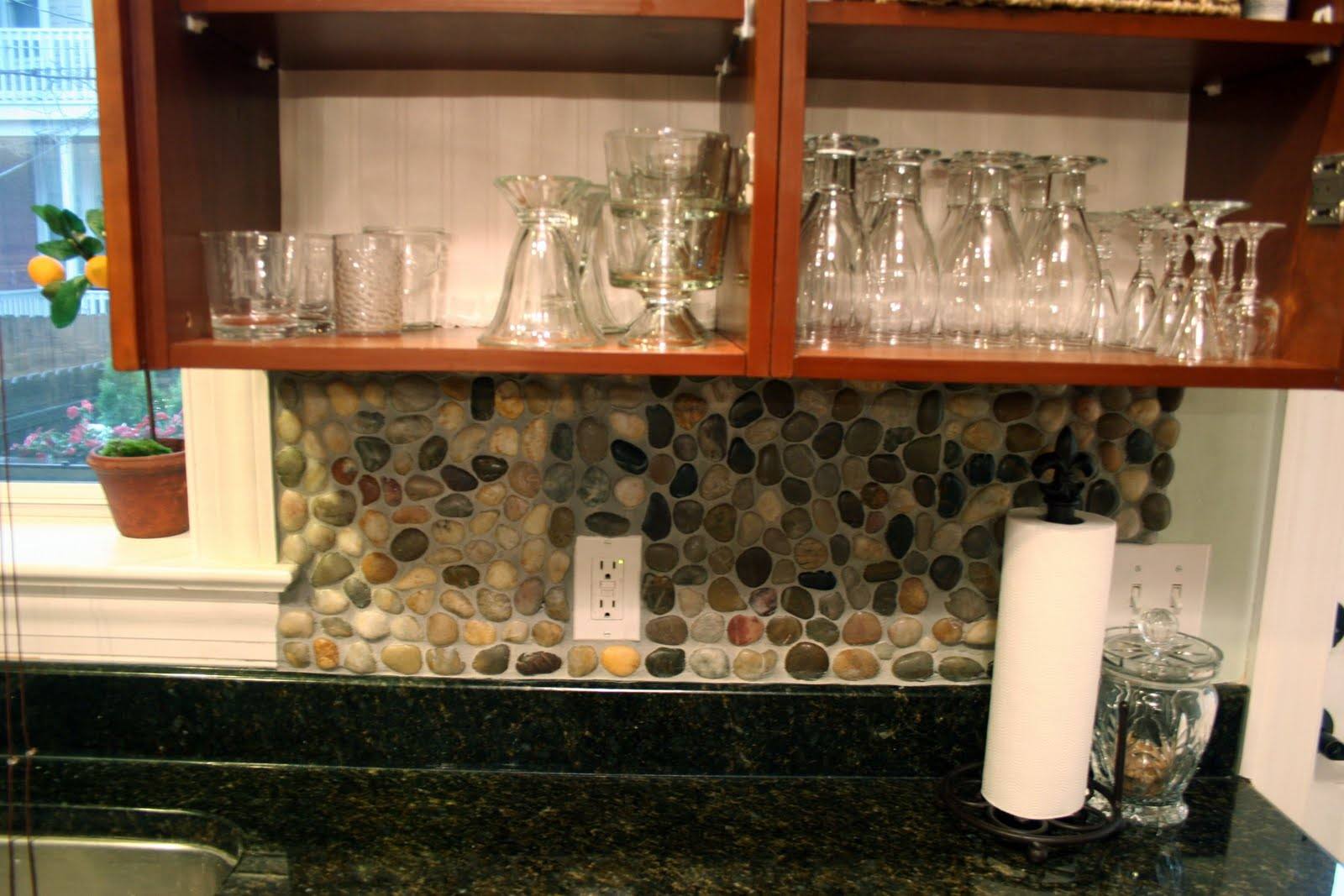 20 Kitchens With Stone Backsplash Designs