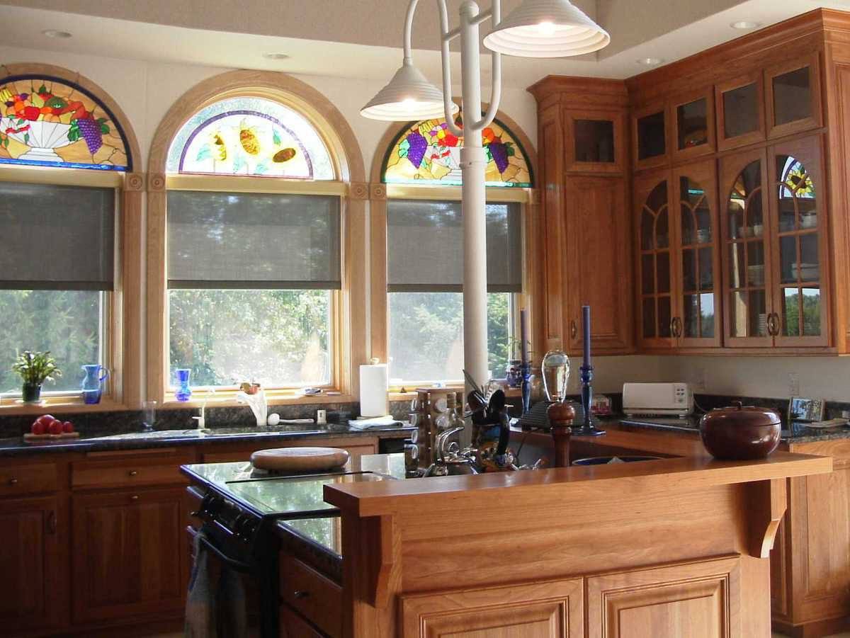 20 Kitchen Designs With Beautifully Stained Glass Windows