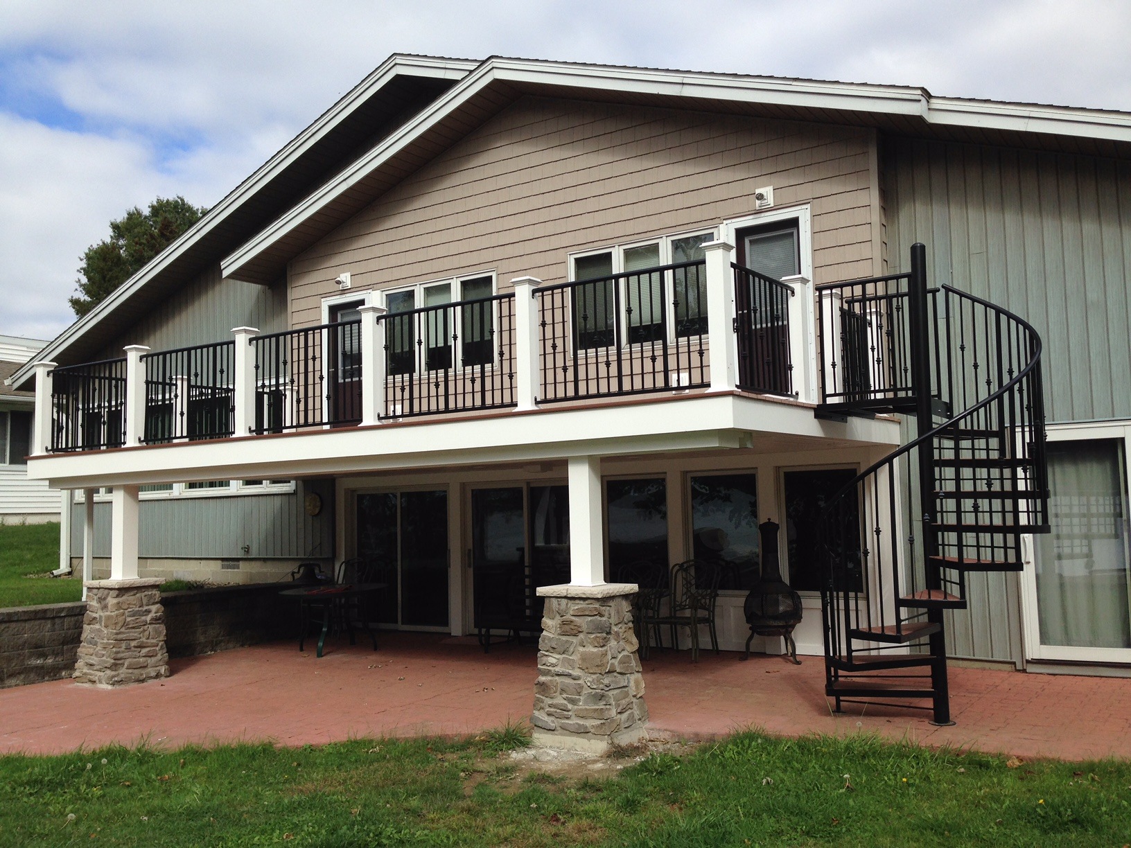 20 Amazing Decks With Spiral Staircase Designs