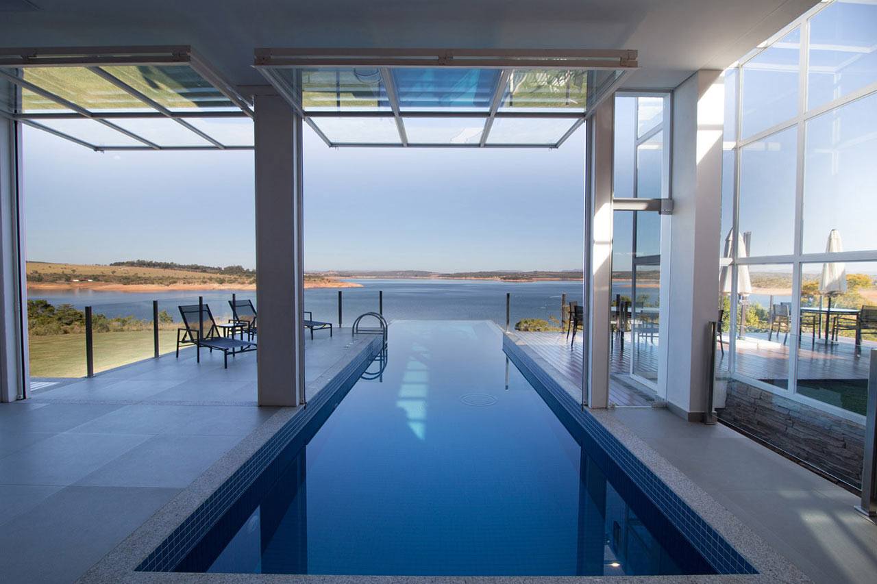 20 Stunning Indoor Infinity Pool Designs