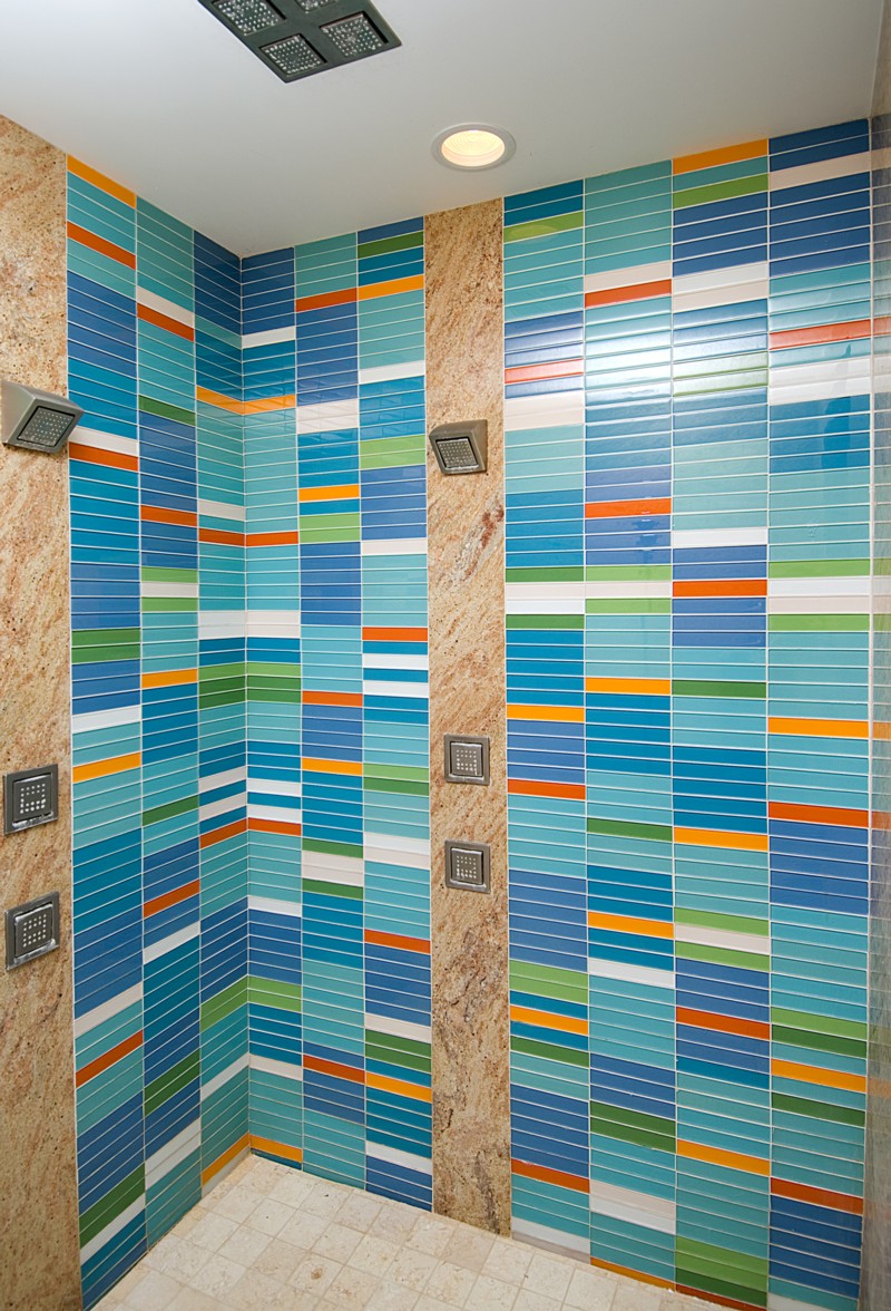 15 Beautiful Glass Bathroom Tile Designs