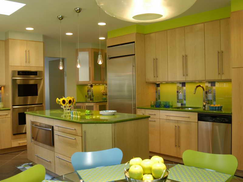10 Beautiful Kitchens with Green Walls