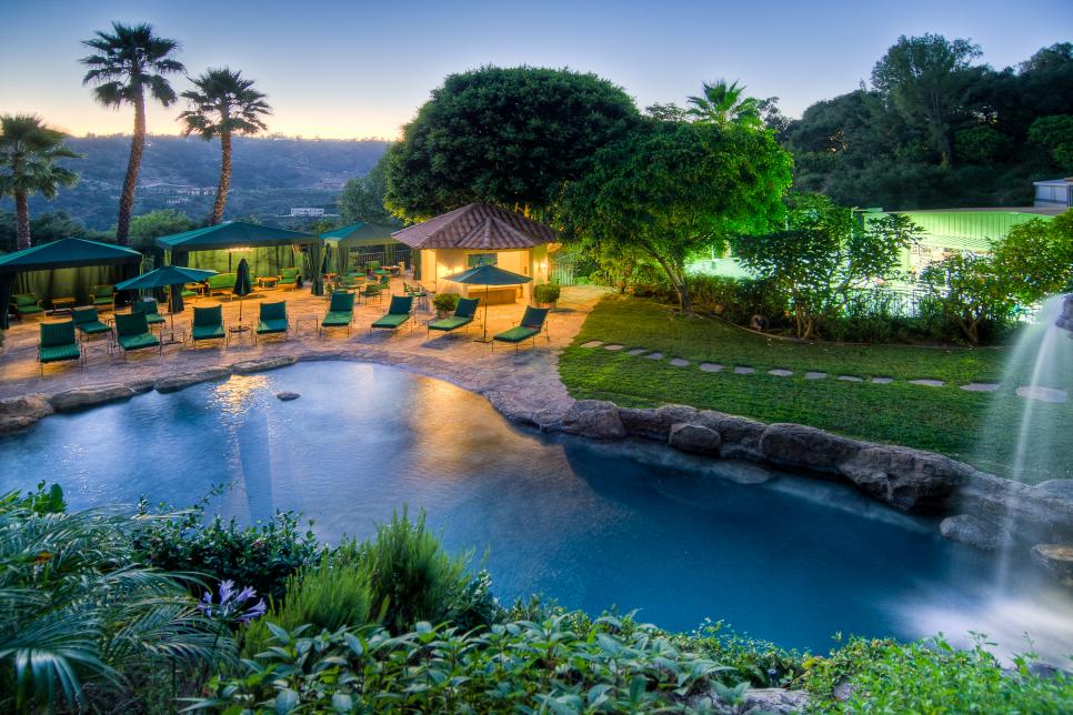 10 Beautiful Beverly Hills Backyards