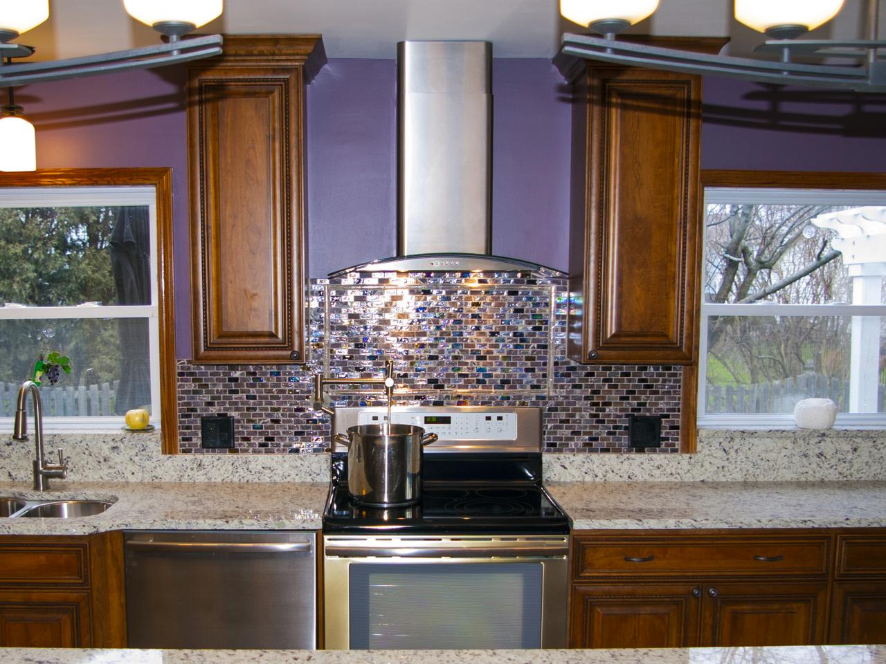 10 Beautiful Kitchens with Purple Walls