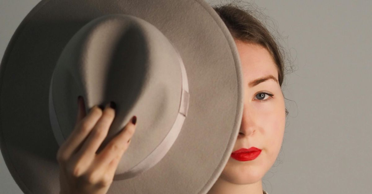 10 Ways You've Been Hiding From Your Real Self Housely