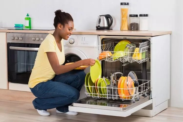 Can I Run Dishwasher And Washer At Same Time? (Dos And Don'ts)
