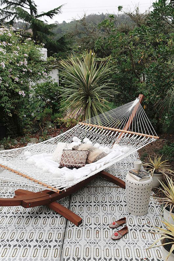 20 Cozy Outdoor Hammock Ideas To Relax In Summer