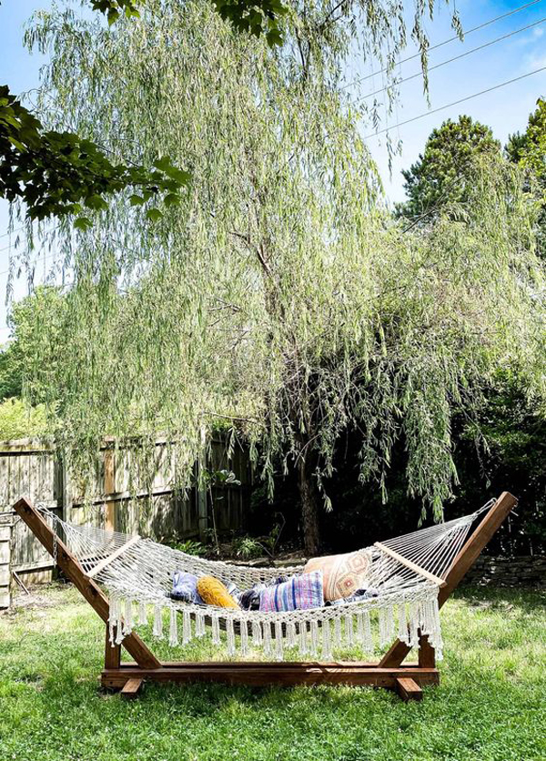 20 Cozy Outdoor Hammock Ideas To Relax In Summer
