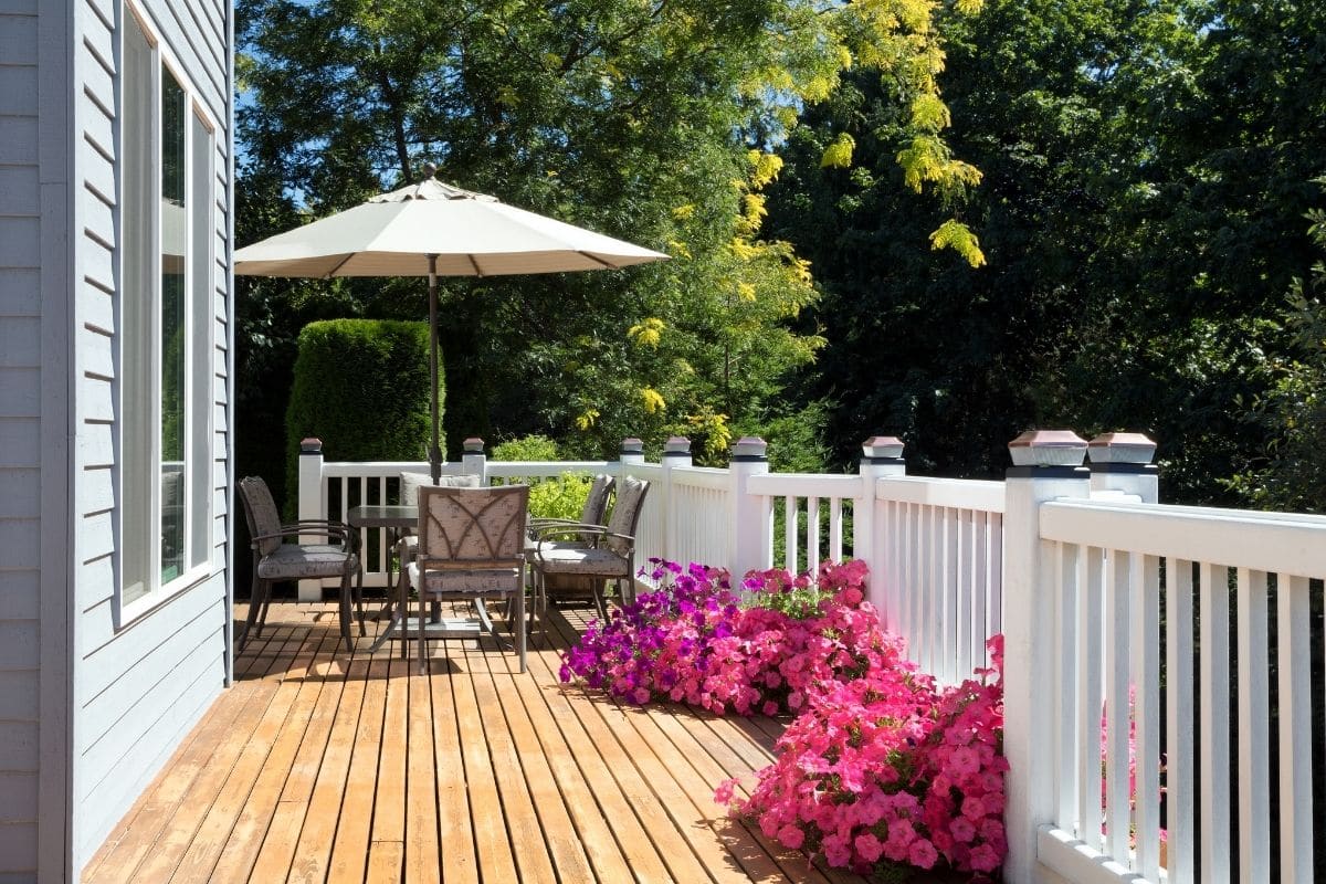 How To Clean A Deck (No Power Washer Required) Housewife HowTos
