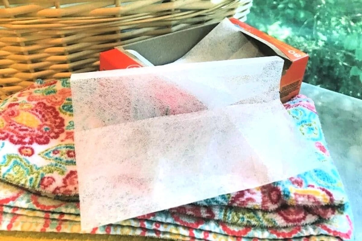 36 Uses for Used Dryer Sheets Housewife HowTos