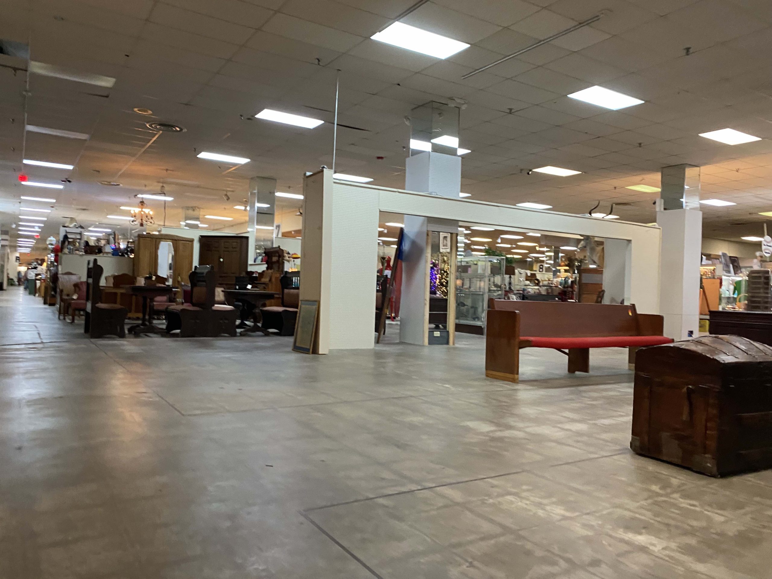 Thompson’s Antique Center to close doors, leaving Northwest Mall with