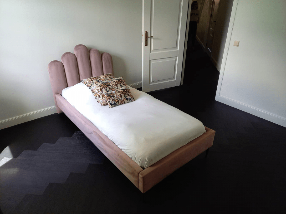 Zwarte PVC visgraat vloer in Veenendaal