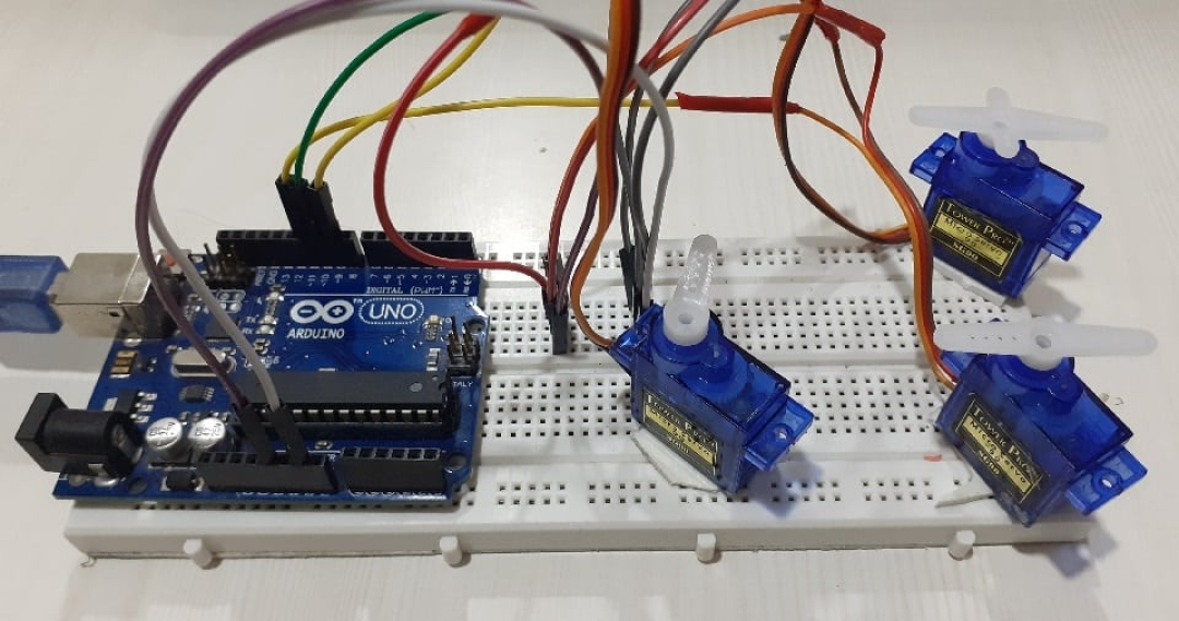 How to Control Multiple Servo Motors with Arduino