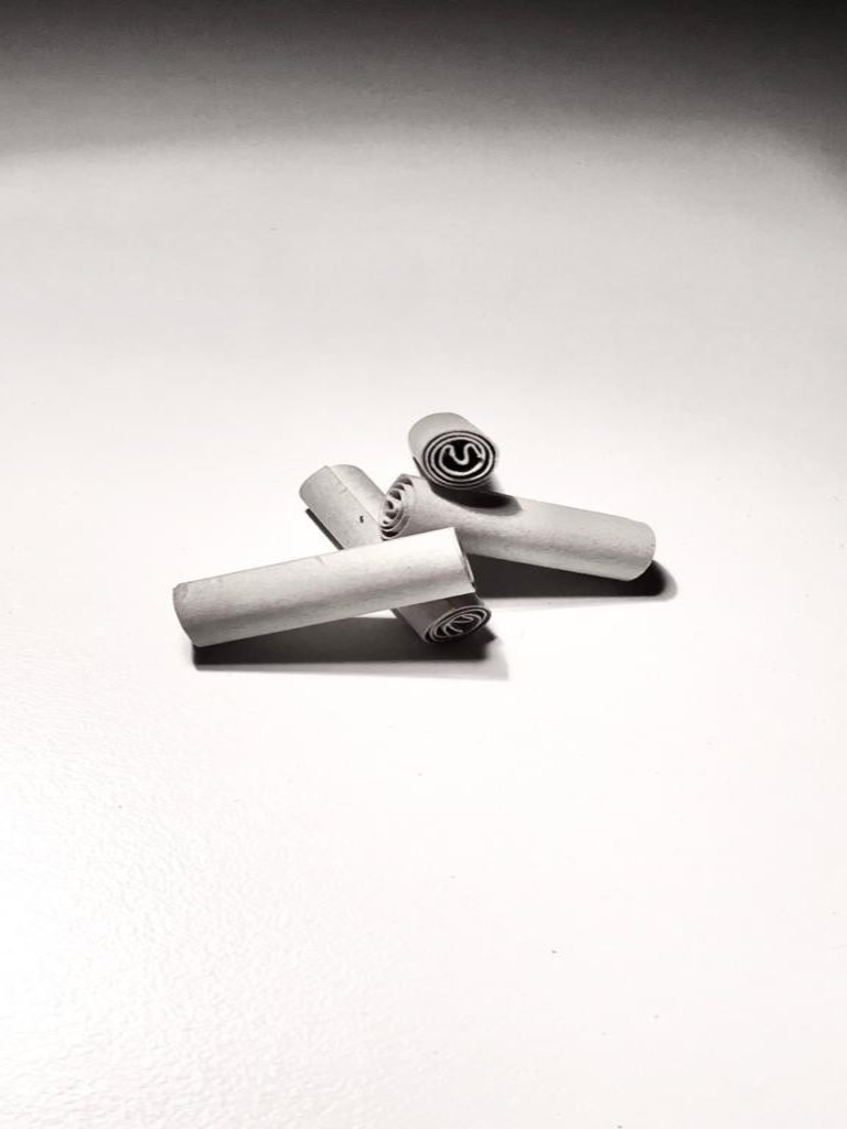 How To Make A Roach | Best Roach Material | How2Roll