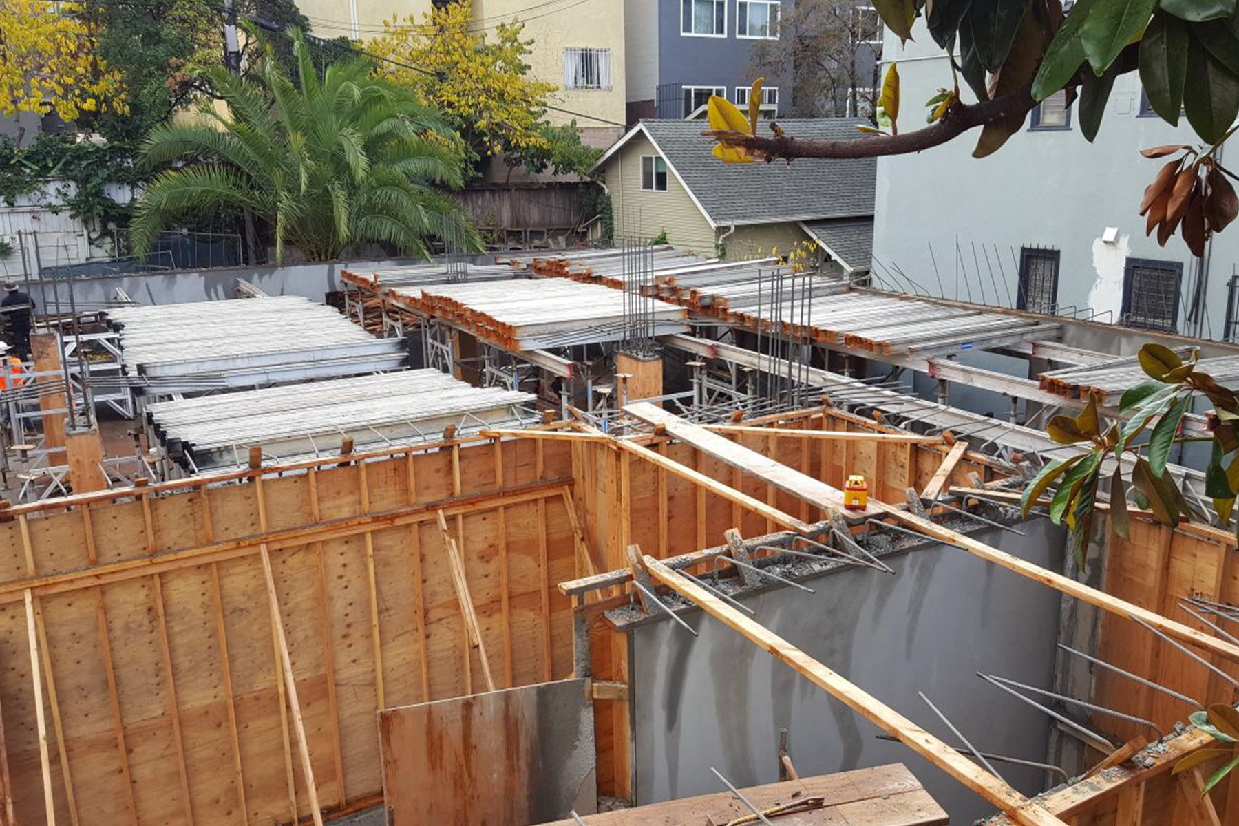 Howard Construction LET’S BUILD THE FUTURE TOGETHER