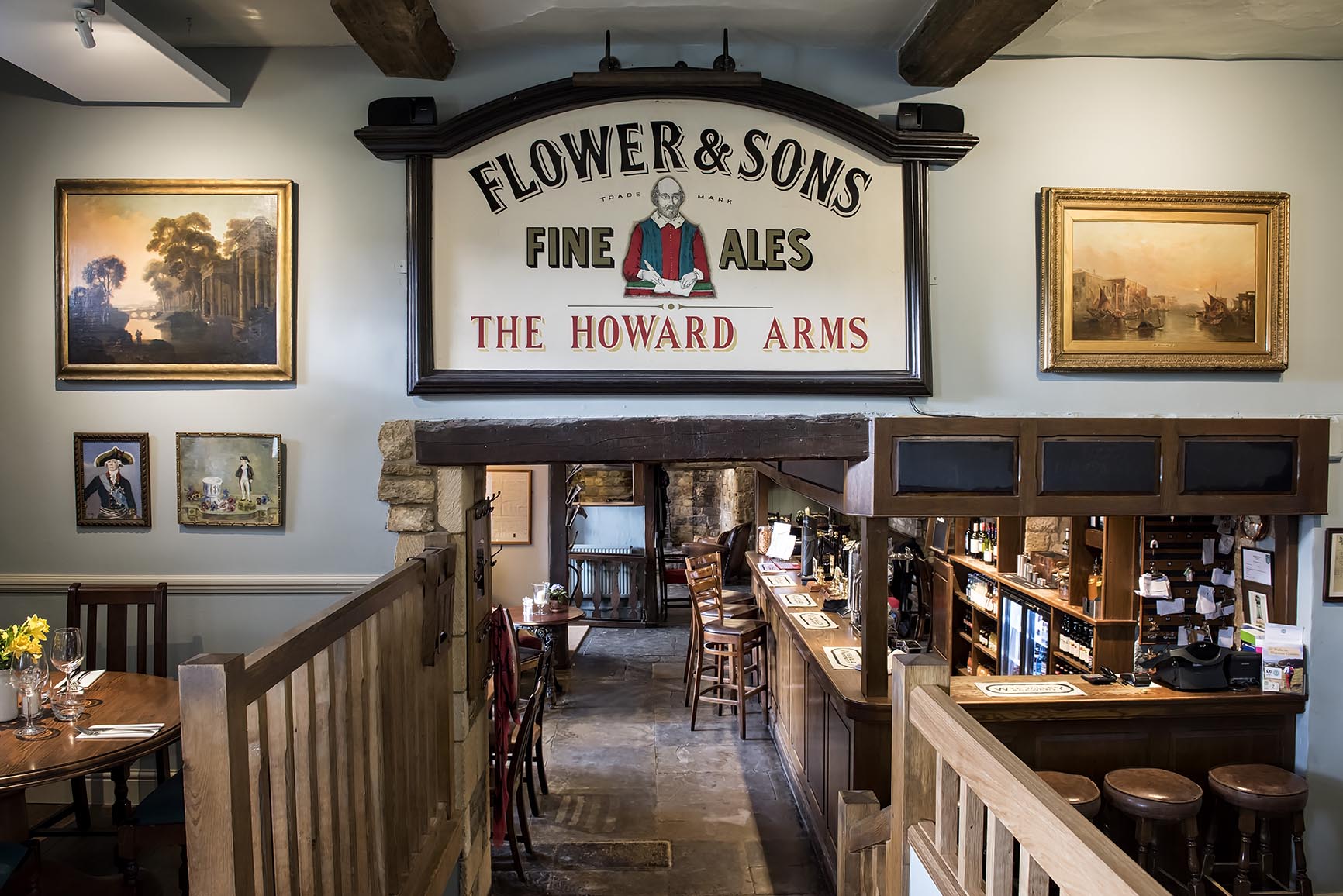 Restaurant in Ilmington The Howard Arms