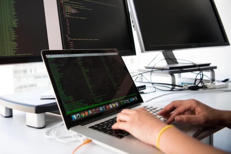 Full Stack Software Engineer Description, Duties, Salary HowChimp Full Stack Software Engineer Description, Duties, Salary HowChimp