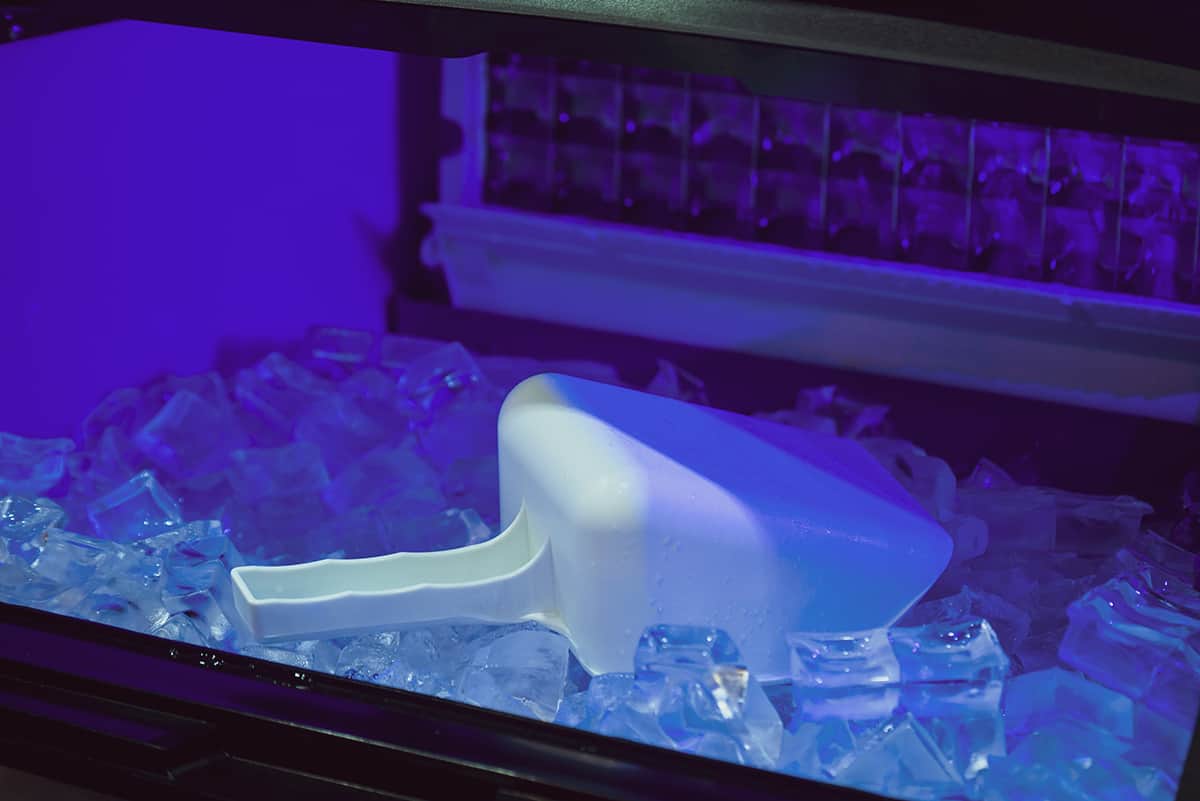 How Long Does an Ice Maker Take to Make Ice? (Answered) - HowdyKitchen