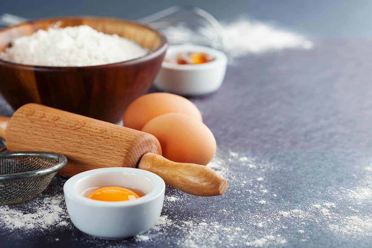 How Much Does an Egg Weigh? (A Comprehensive List) HowdyKitchen