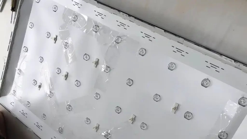 6 Ways To Fix White Spots On Samsung TV [Easy Solution] HowTL