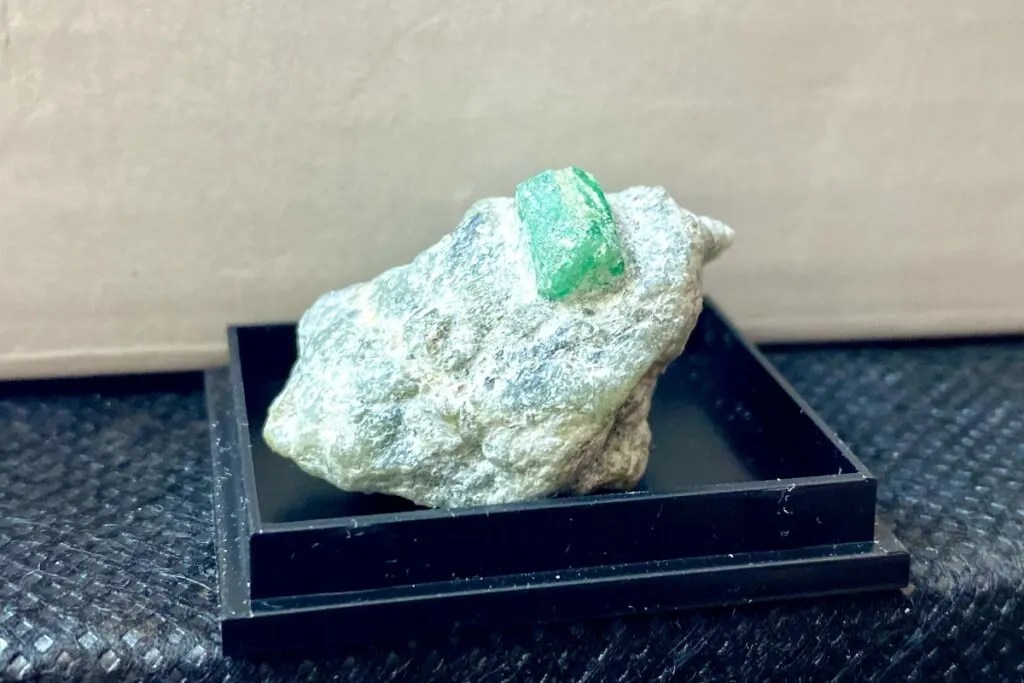 Emerald Value Main Factors & Prices for Different Units How to Find