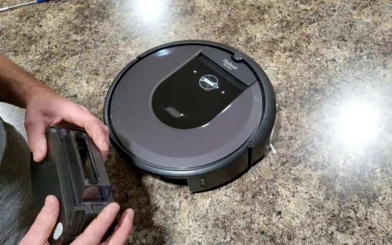 Roomba Flashing Red How To Clean trash can on a roomba in 3 steps