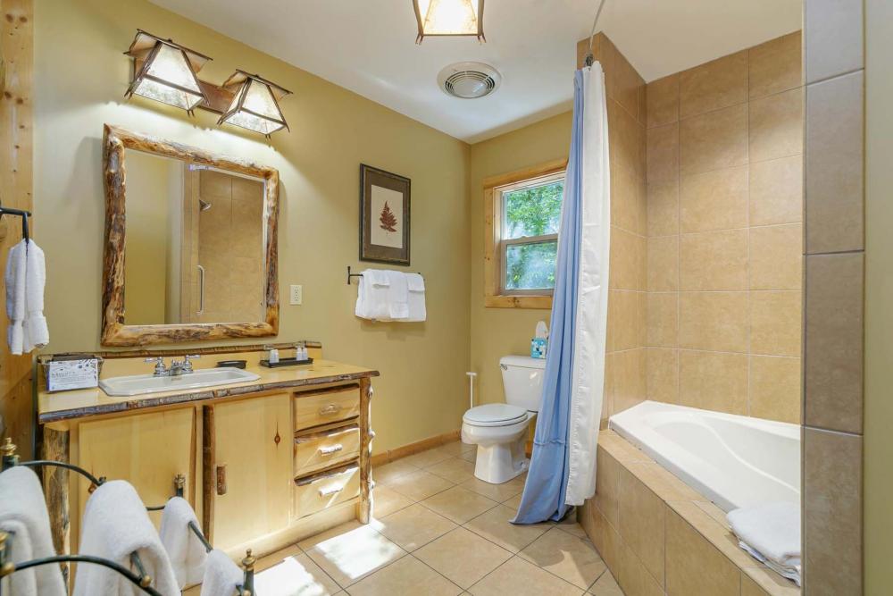 Enjoy This Rustic Mountain Lodging In Townsend, TN