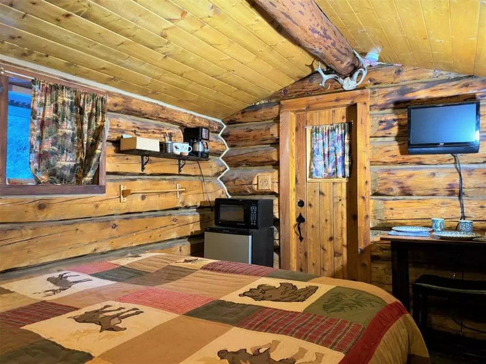 Spend Your Vacation In This Adorable And Cozy Cabin In Alaska