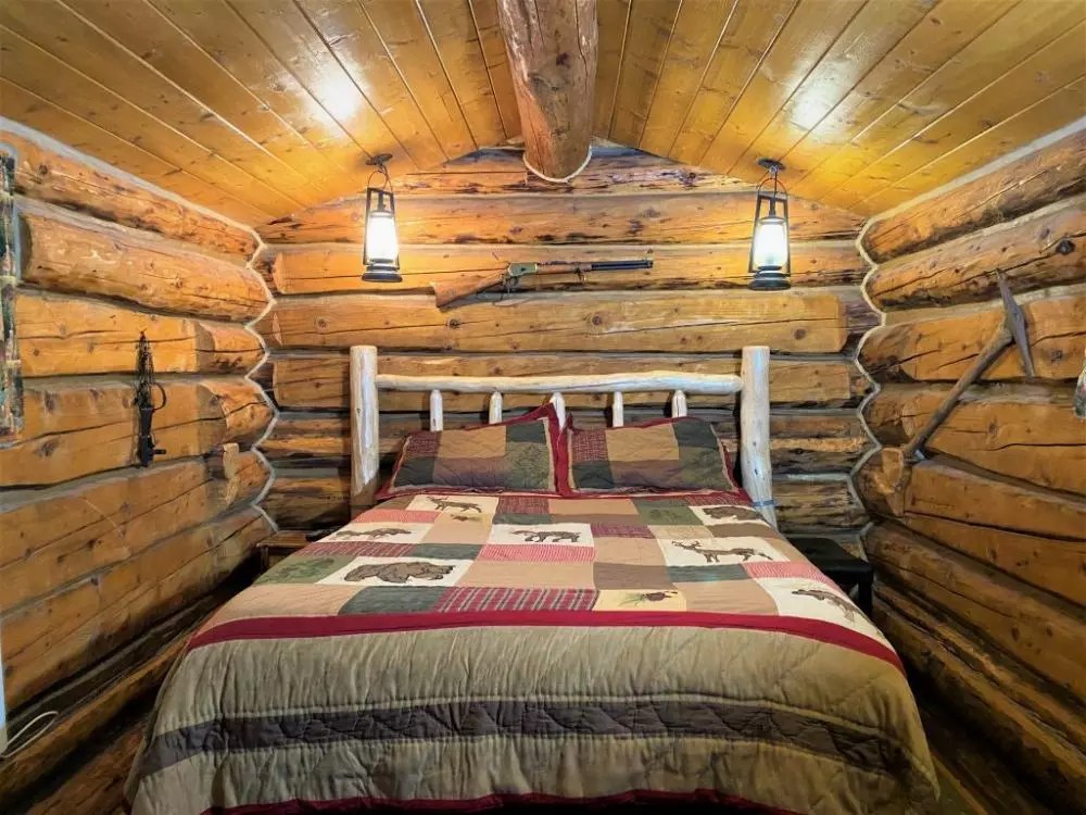 Spend Your Vacation In This Adorable And Cozy Cabin In Alaska